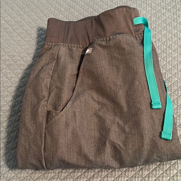 Scrub Set - Picture 2 of 4